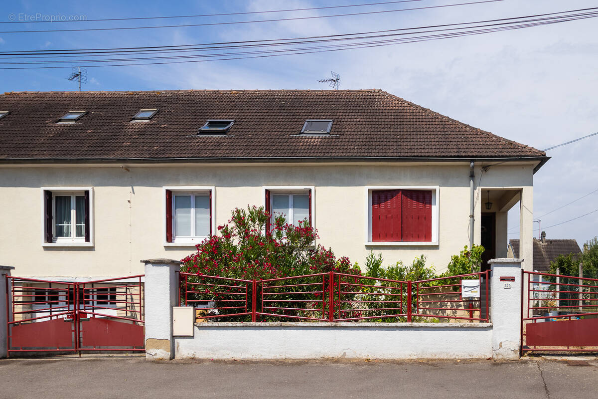 Maison à CHEVRIERES