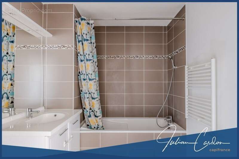 Appartement à ETREMBIERES