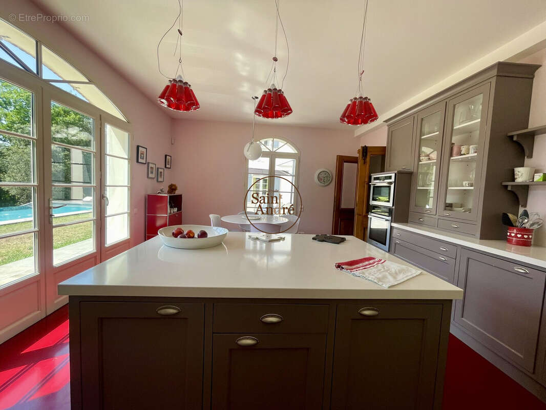 Maison à SAINT-YRIEIX-SUR-CHARENTE