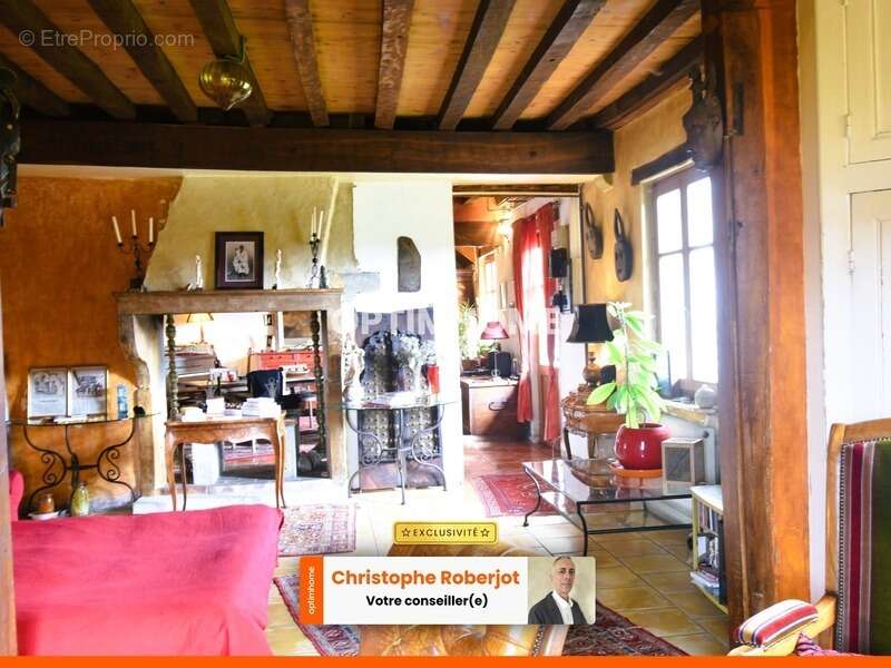 Maison à LONGEPIERRE