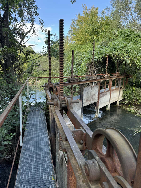 Proche de l'isle sur la sorgue, une propriété au fil de l'eau - photo 15