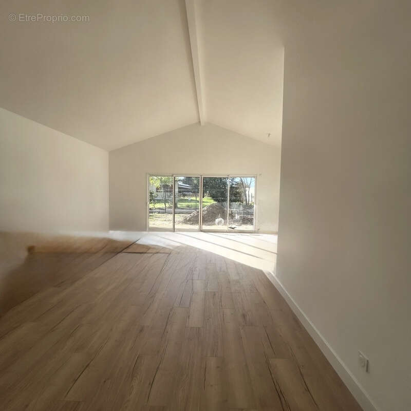 Maison à SAINT-MEDARD-D&#039;EYRANS