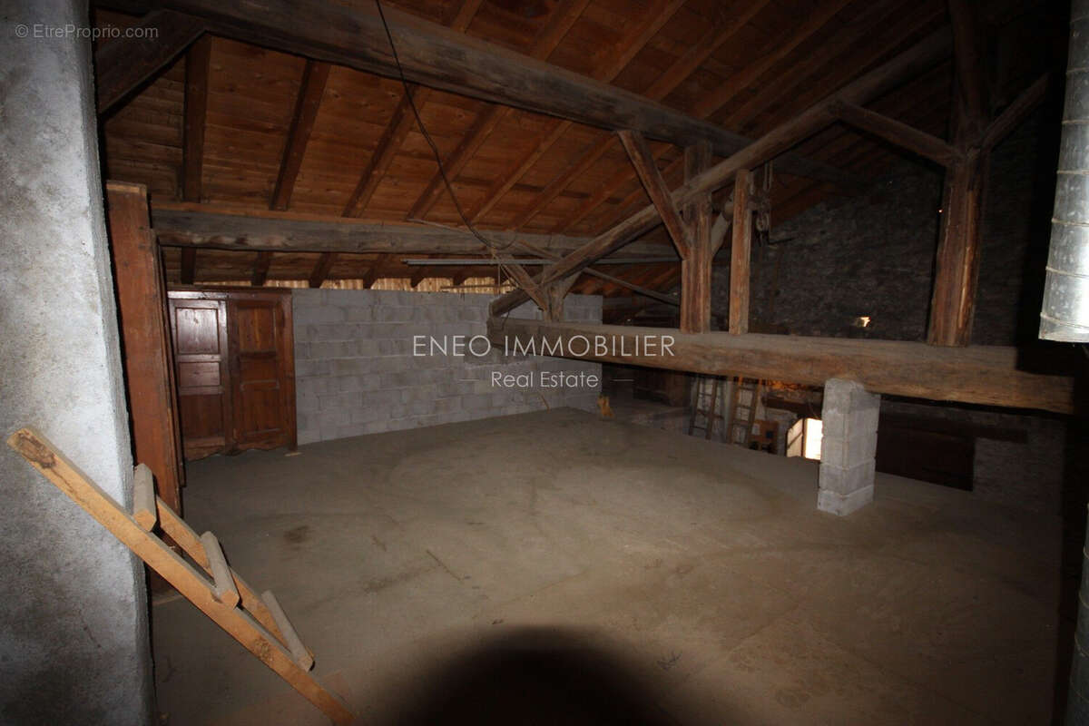 Maison à LES CHAPELLES