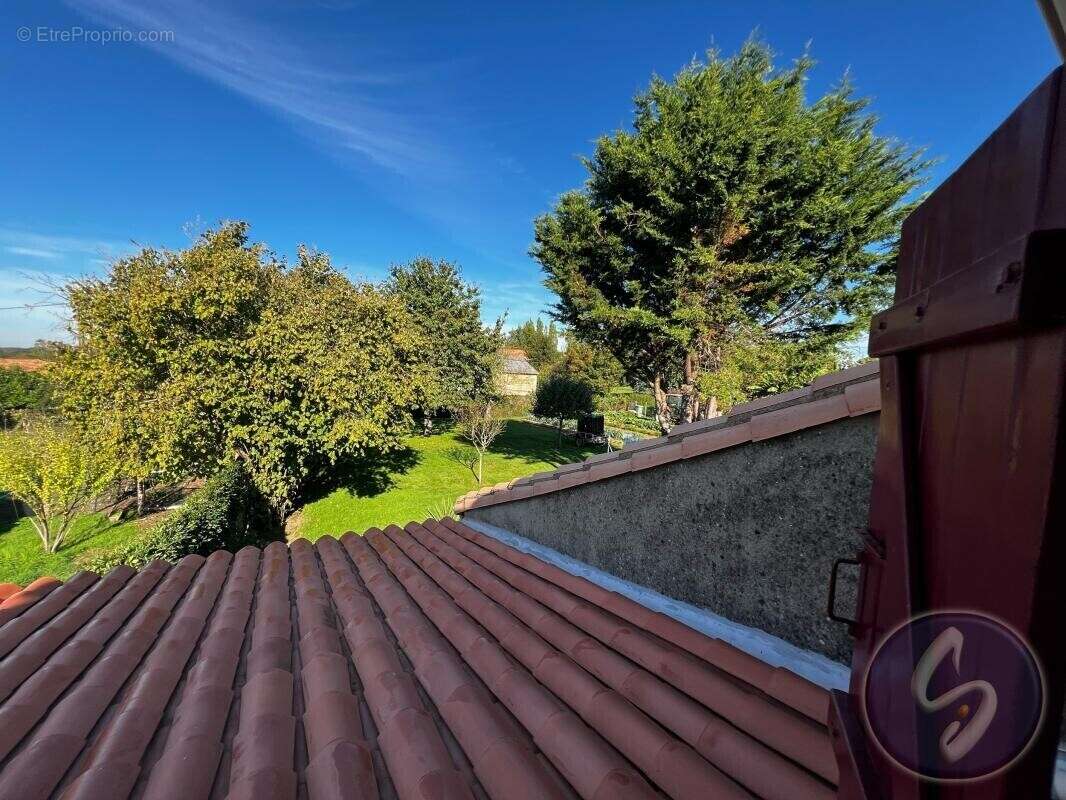 Maison à AZAY-LE-BRULE