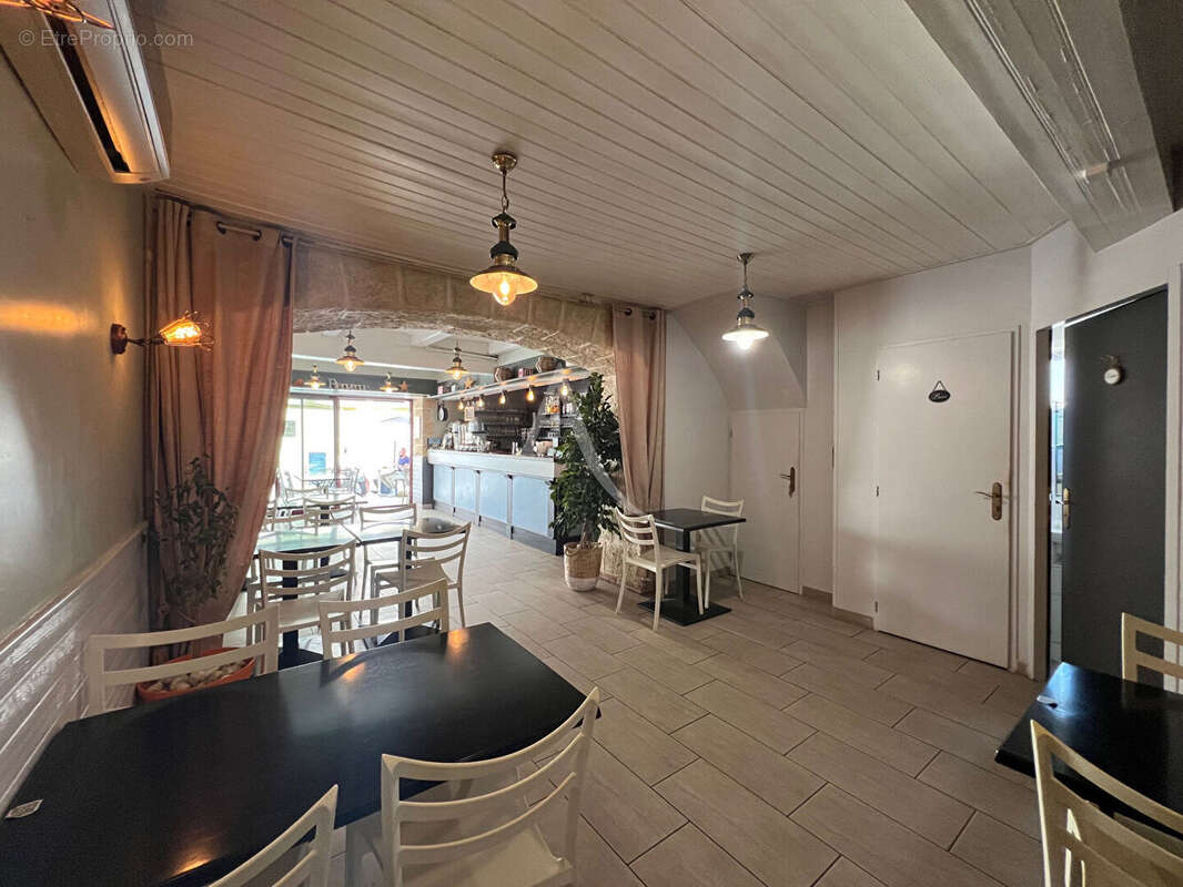 Commerce à LONGEVILLE-SUR-MER