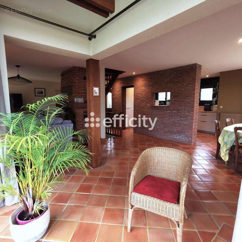 Maison 193 m² à Saint-Nicolas-D'aliermont  - photo 6
