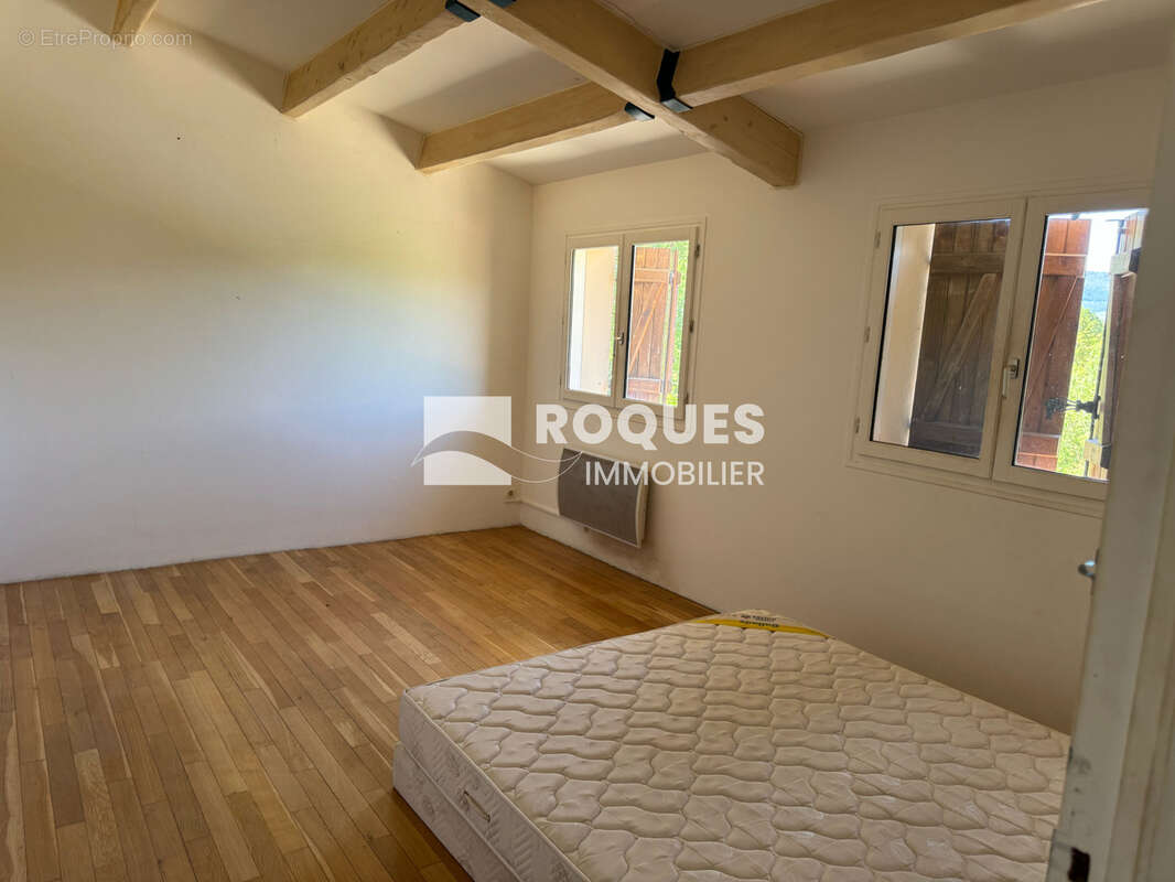 Soubès, villa indépendante F4 d'une surface habitables de 108 m2 habitables sur 4500 m2 de terrain, bon état g - photo 11