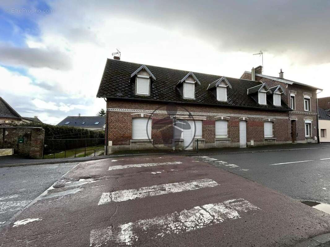 Maison à MONTBREHAIN