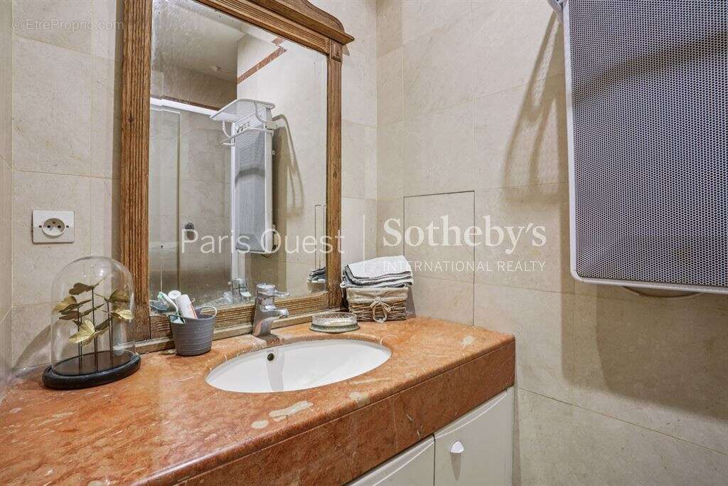 Appartement à NEUILLY-SUR-SEINE