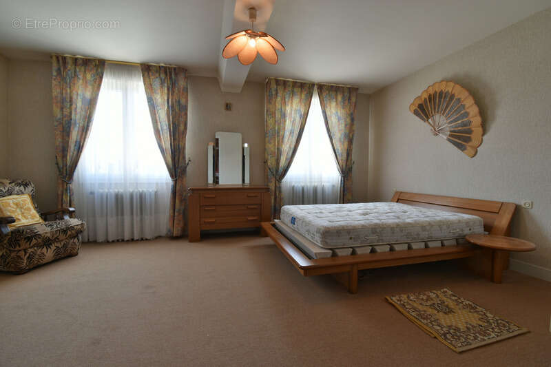 Maison 350 m² à Saint-Mars-D'egrenne  - photo 12