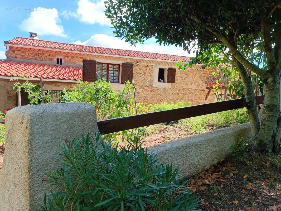 Maison à SAINT-JULIEN-LE-ROUX