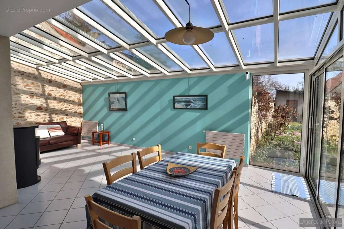 Maison à VERRIERES-LE-BUISSON