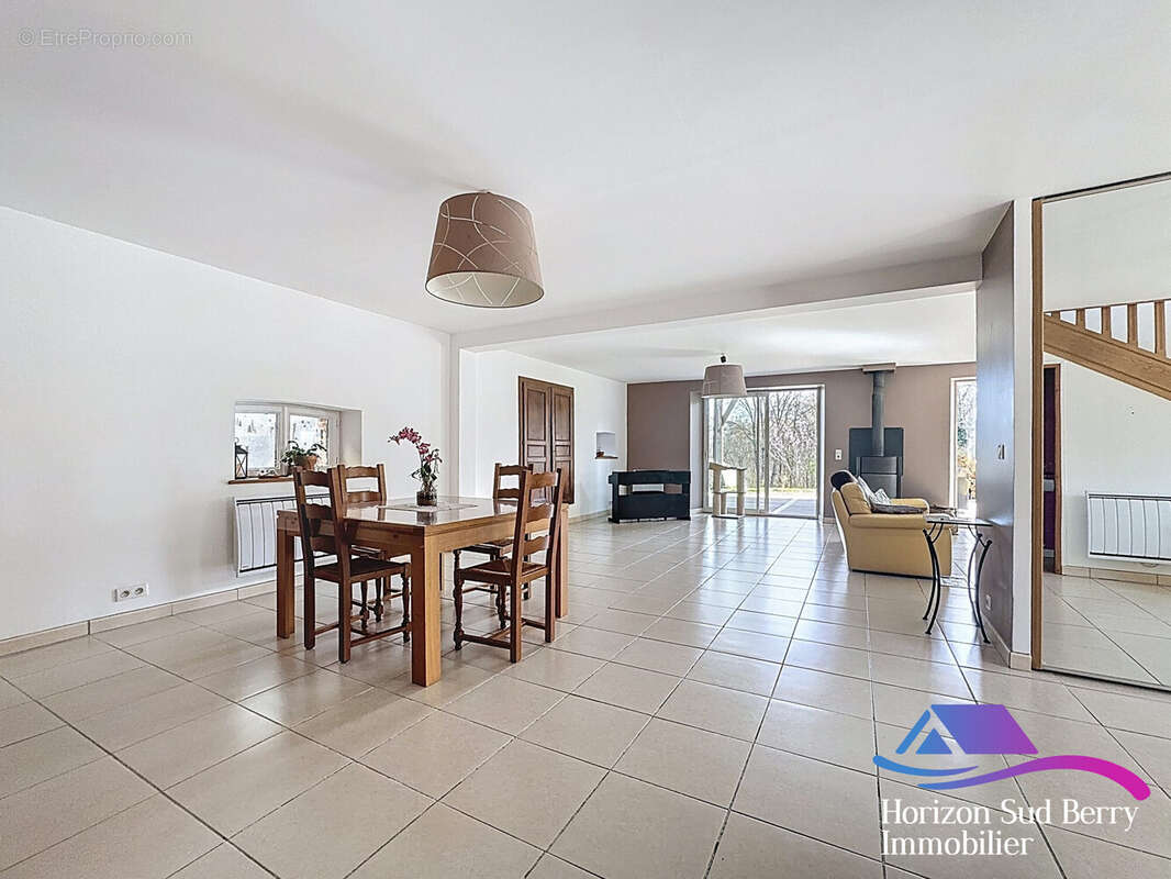 Séjour - Maison à BONNAT