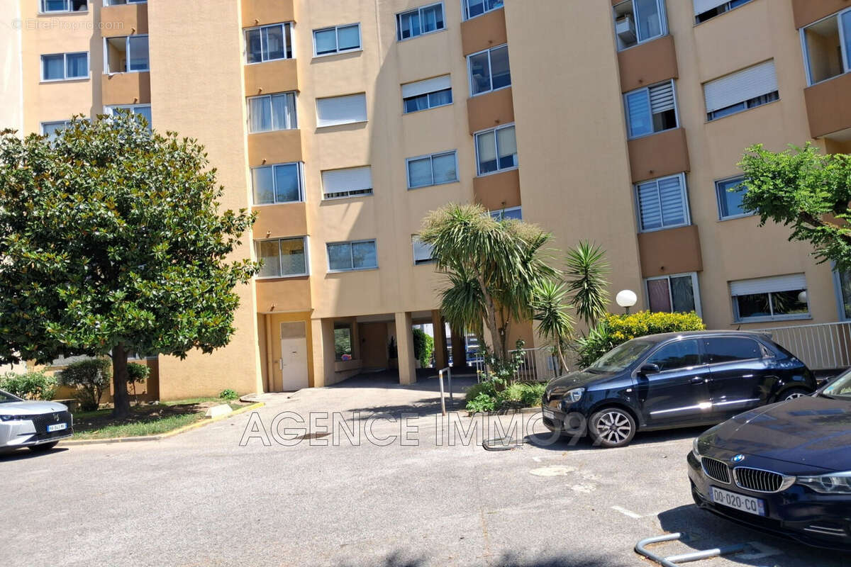 Parking à MANDELIEU-LA-NAPOULE