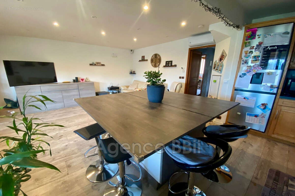 Appartement 84 m² à La Trinite  - photo 9