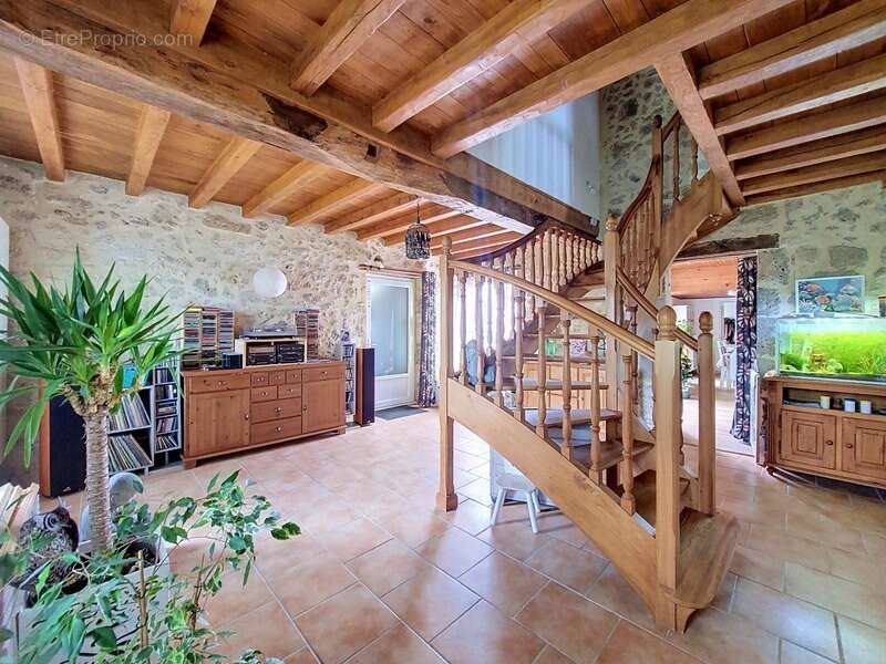 Maison à MEZIN
