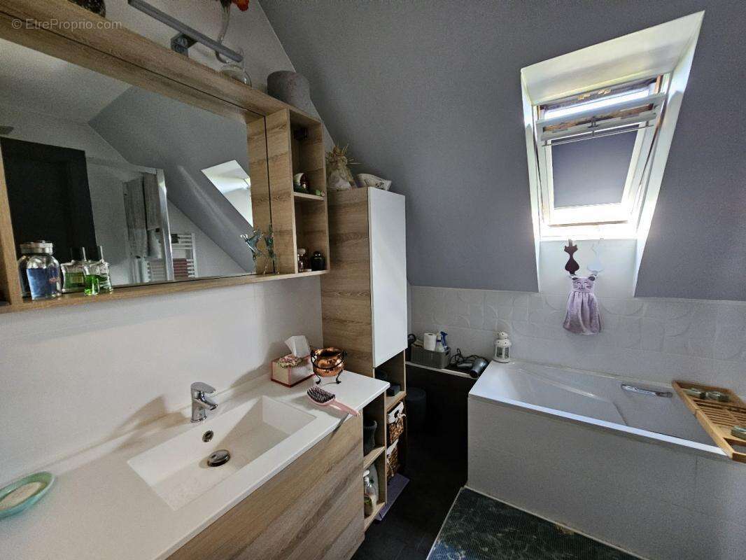 Maison 101 m² à Bourgtheroulde-Infreville  - photo 9