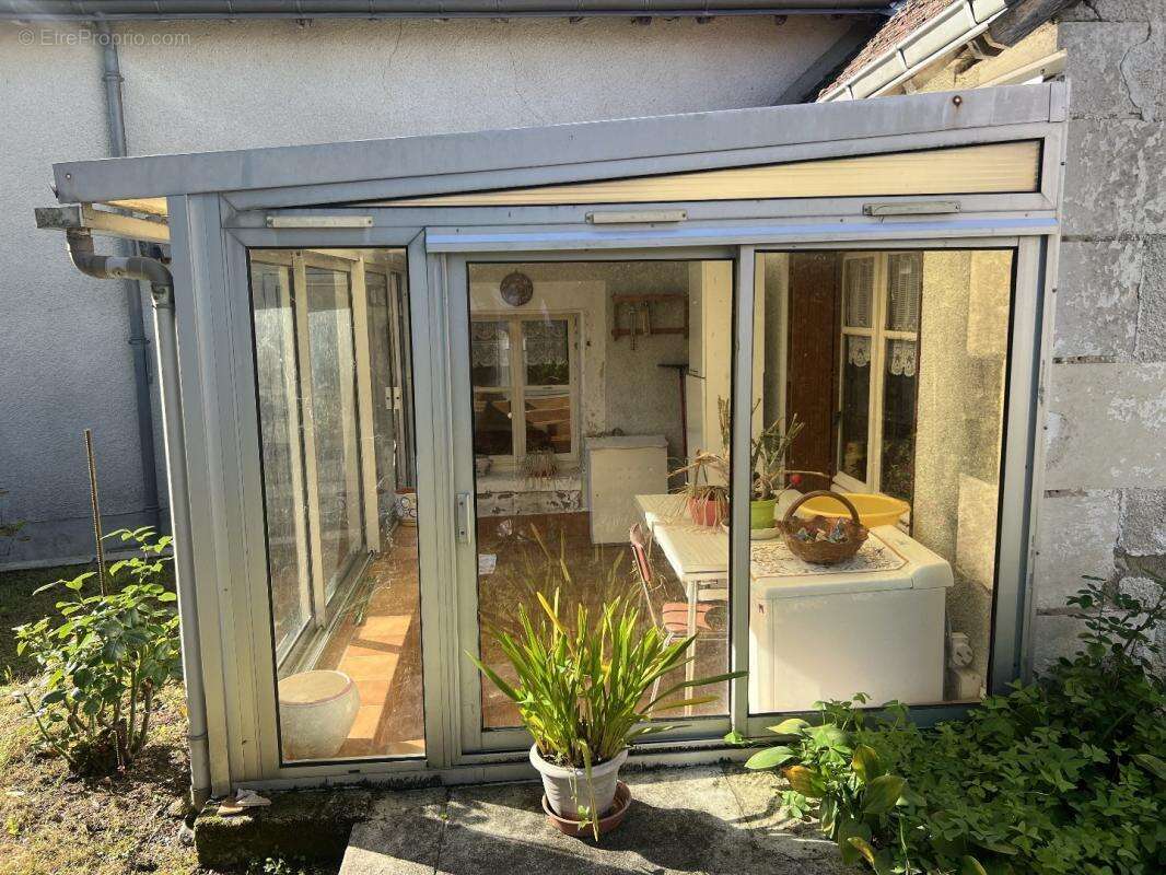 Maison à AZAY-LE-FERRON