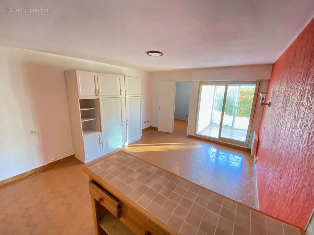 Appartement à LA LONDE-LES-MAURES