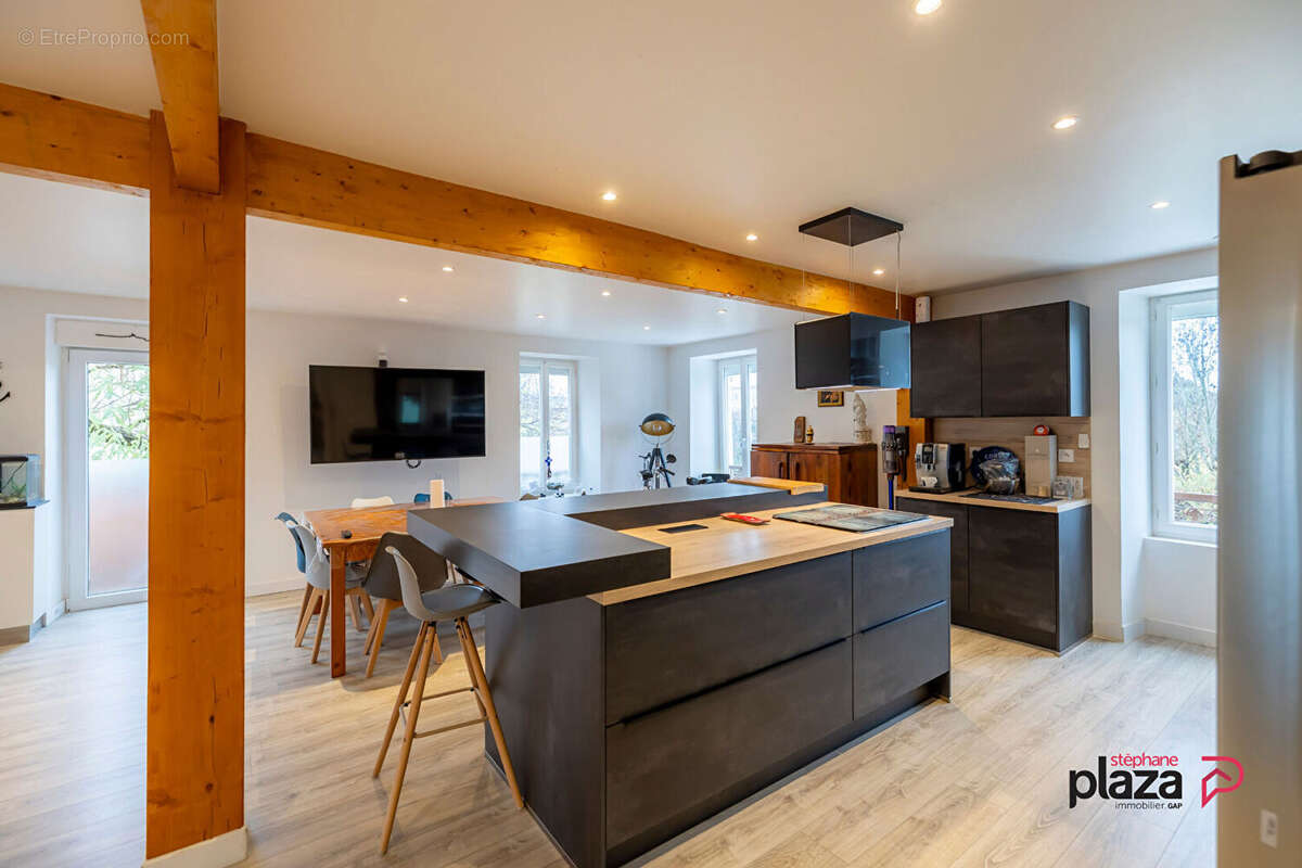 Commerce à LA BREOLE