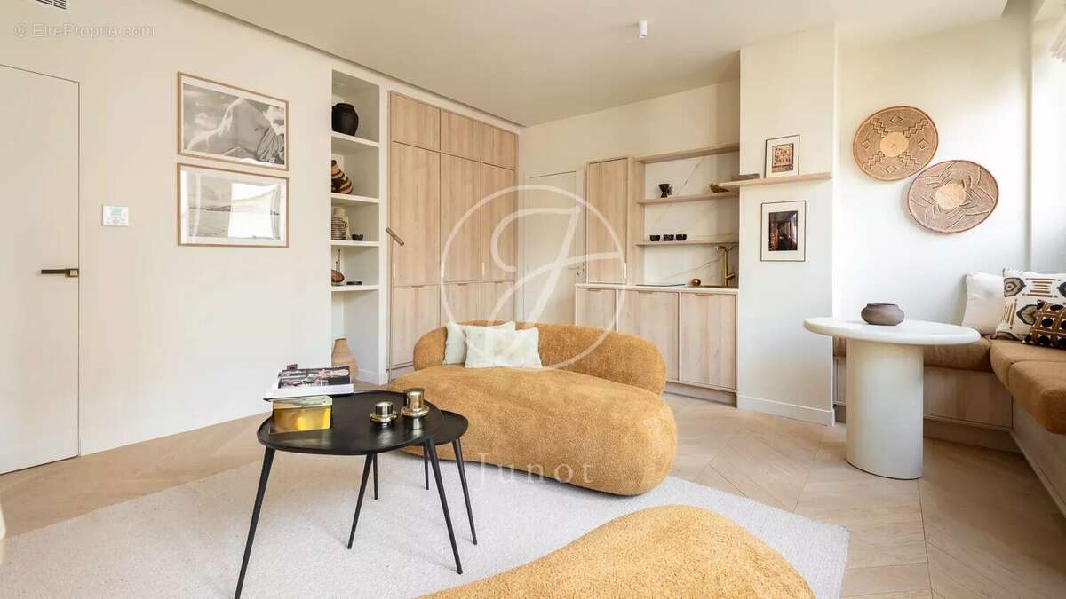 Appartement à PARIS-8E