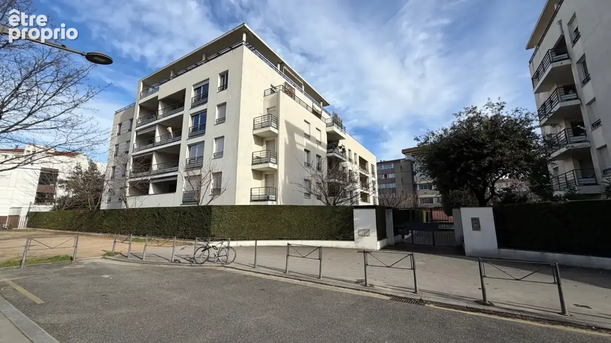 Appartement à vendre 5 pièces de 114m² LYON 3EME ARRONDISSEMENT (69)  Dpt Rhône (69) – Lyon 3ème – Rue de Montbrillant - photo 3