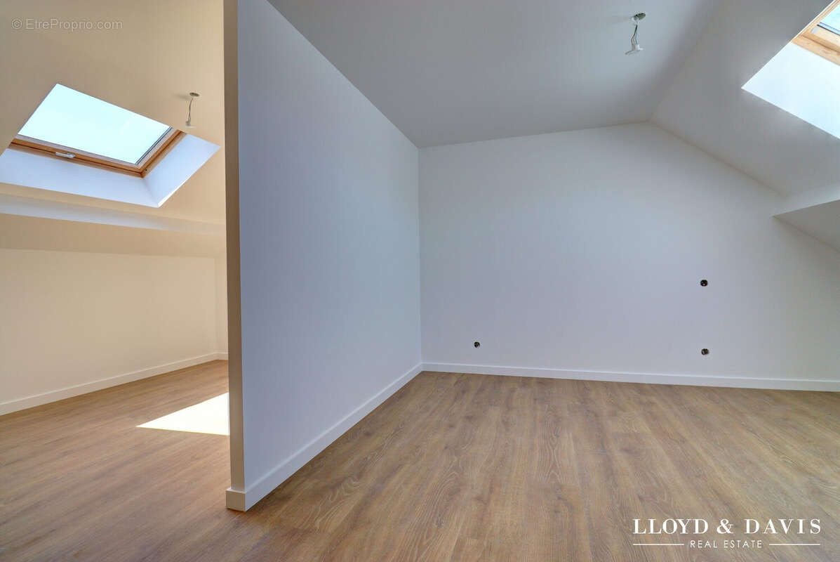 Appartement 103 m² à Challes-Les-Eaux  - photo 7