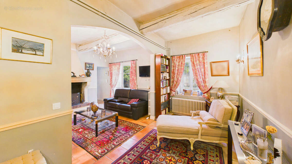 Maison 8 pièces de 214 m² sur 1556 m² de terrain avec studio, piscine et garage - photo 8