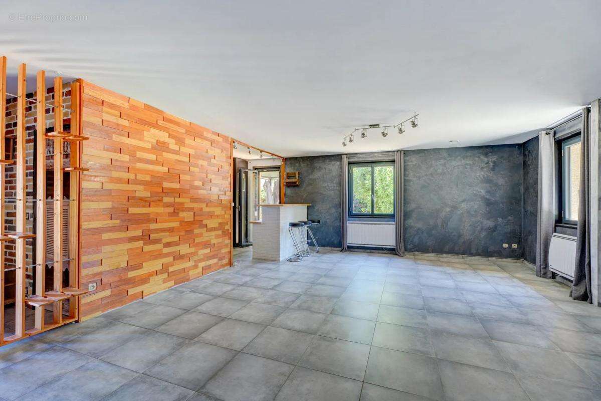 Maison de 8 pièces de 170 m² à Saint-Laurent-de-Mure - photo 4