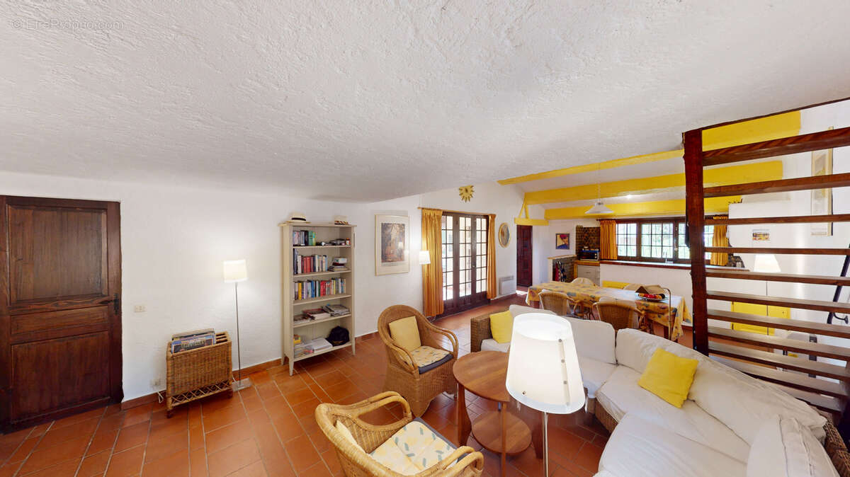 Maison à BORMES-LES-MIMOSAS