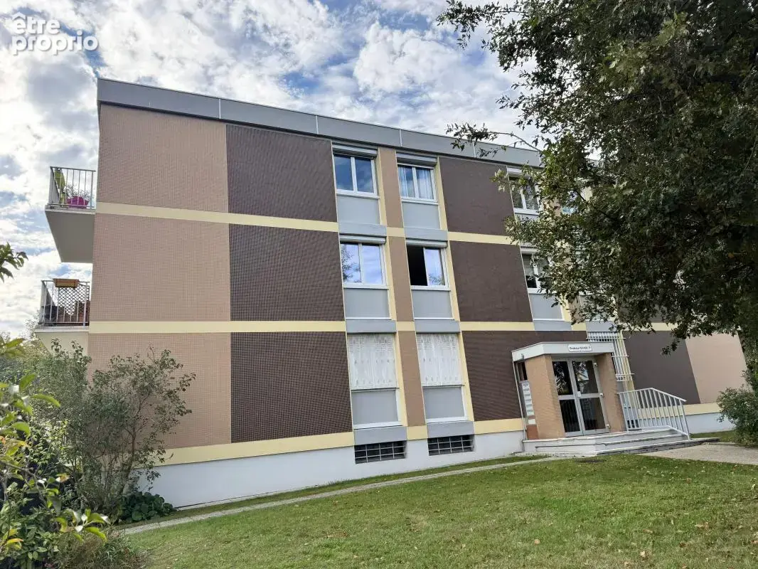 SOTTEVILLE-LÈS-ROUEN — T3 de 65 m² avec balcon, garage fermé et cave - photo 10
