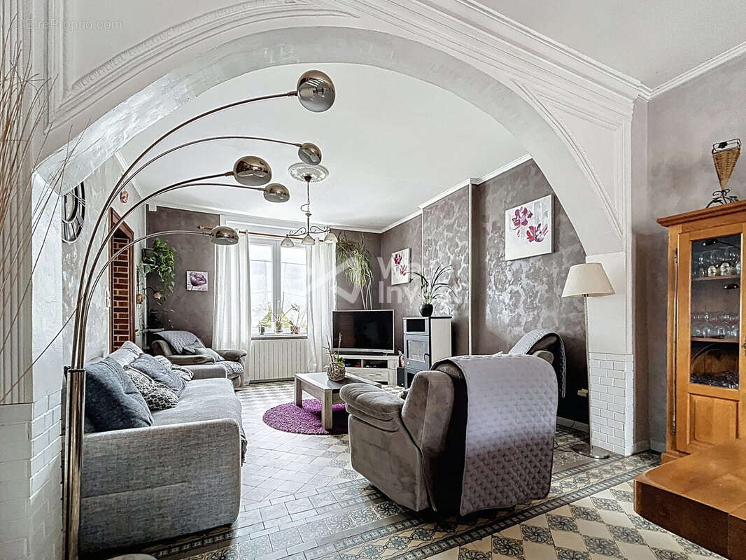 Maison à SAINT-REMY-CHAUSSEE