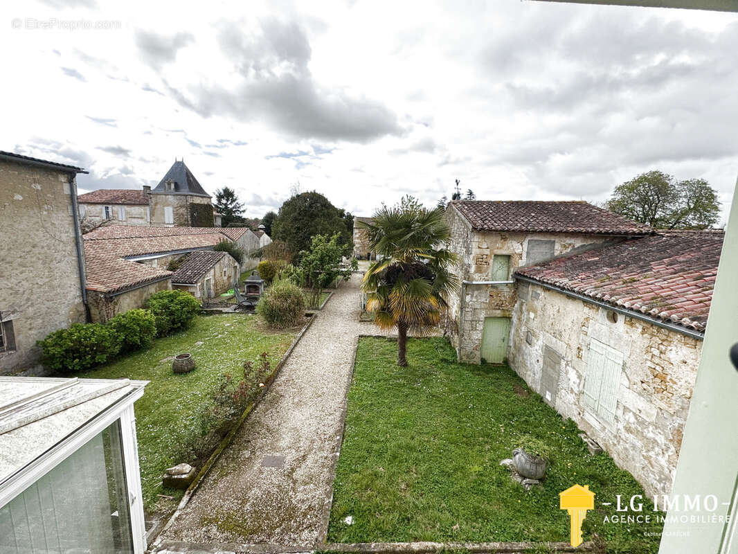 Maison à RIOUX
