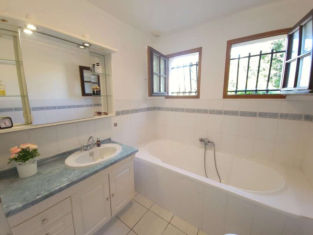 Belle maison de village de 3-4 chambres avec piscine. - photo 9