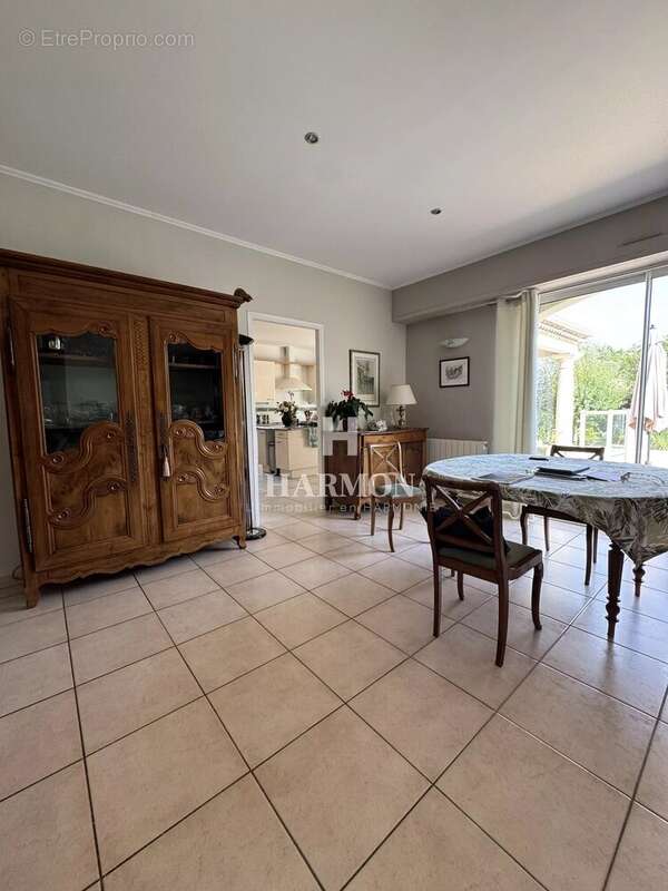 Harmon à vendre :  Élégante maison de plain-pied avec piscine à Pau - photo 6