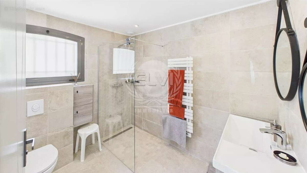 Maison à PLAN-DE-LA-TOUR