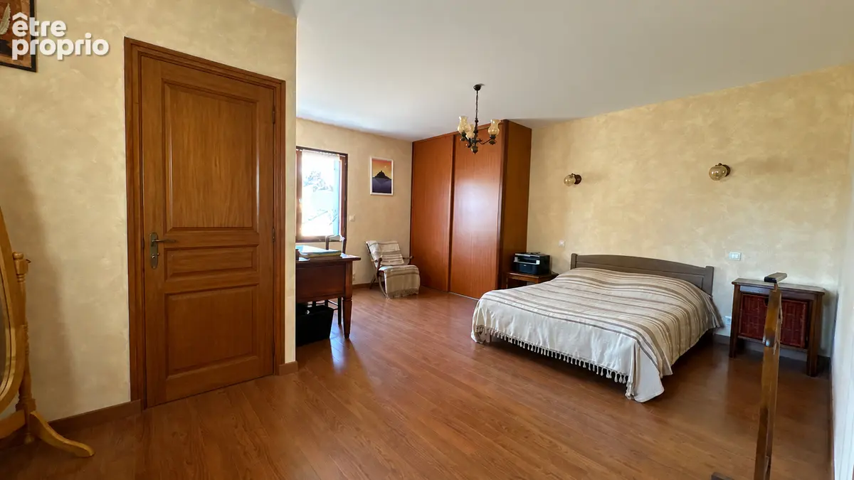 Maison familiale de 247 m² à vendre à Roz-sur-Couesnon - 7 chambres - Terrain de 2 000 m² - Proche bourg et commerces - photo 7