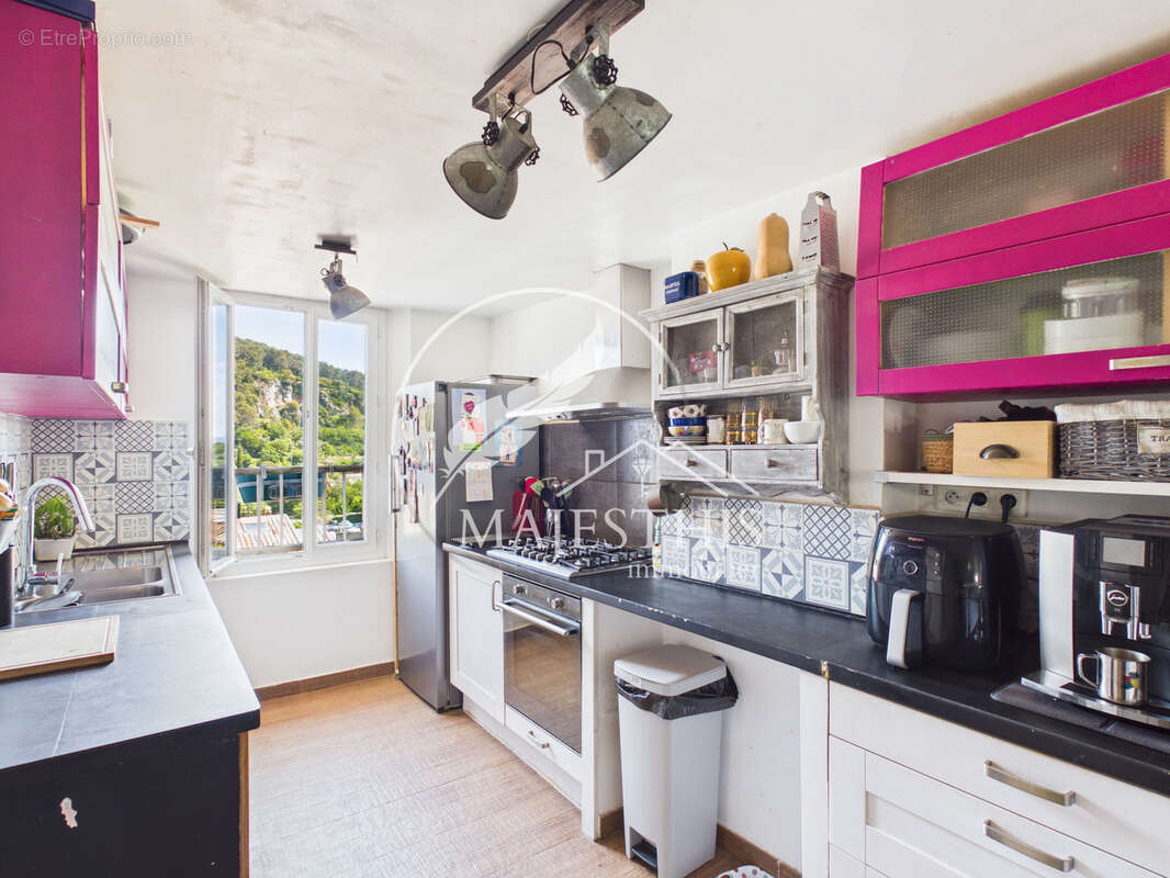 Appartement à SOLLIES-TOUCAS