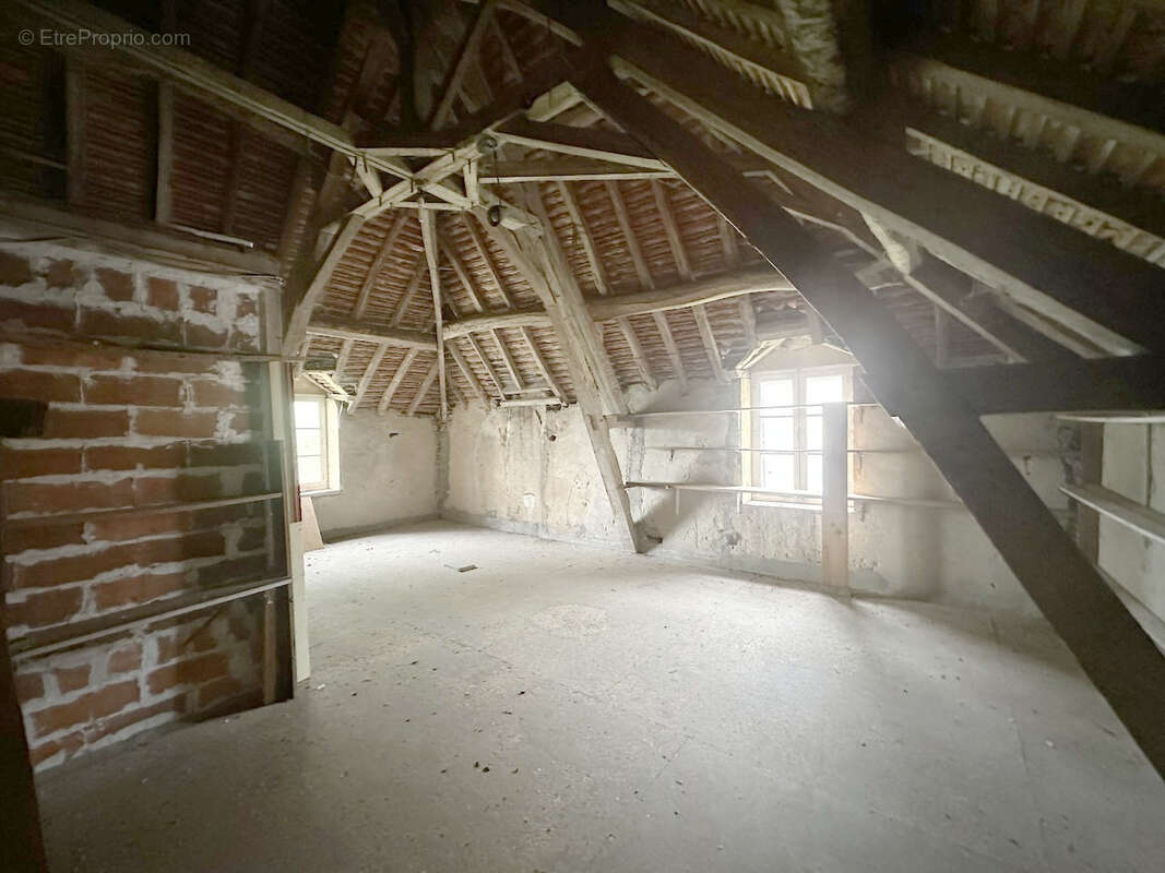 Maison à BOURG-LE-COMTE