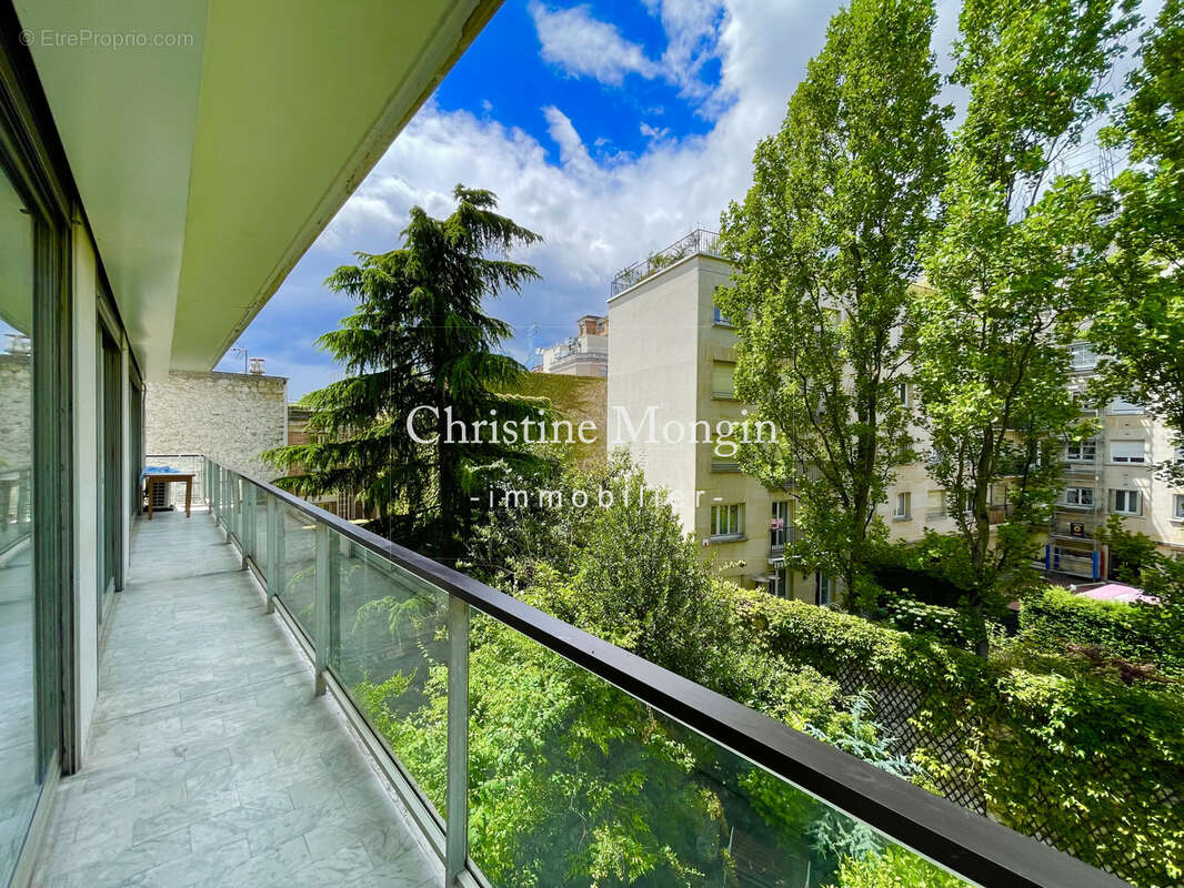Appartement à NEUILLY-SUR-SEINE