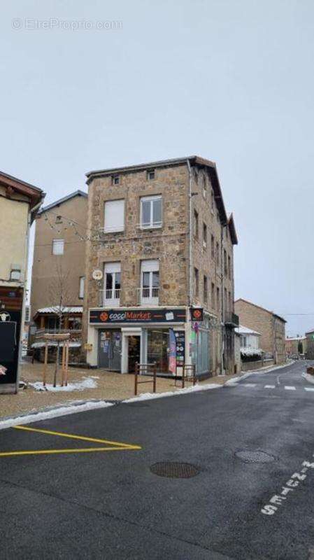 Appartement à SAINT-JUST-MALMONT