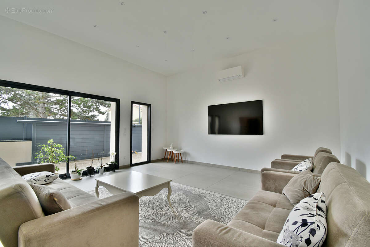 Maison à REVENTIN-VAUGRIS