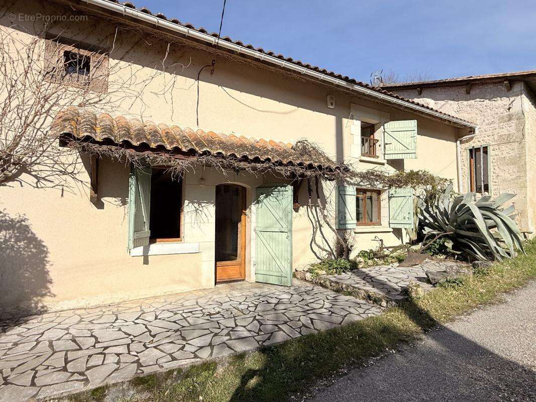 Maison à AUBETERRE-SUR-DRONNE