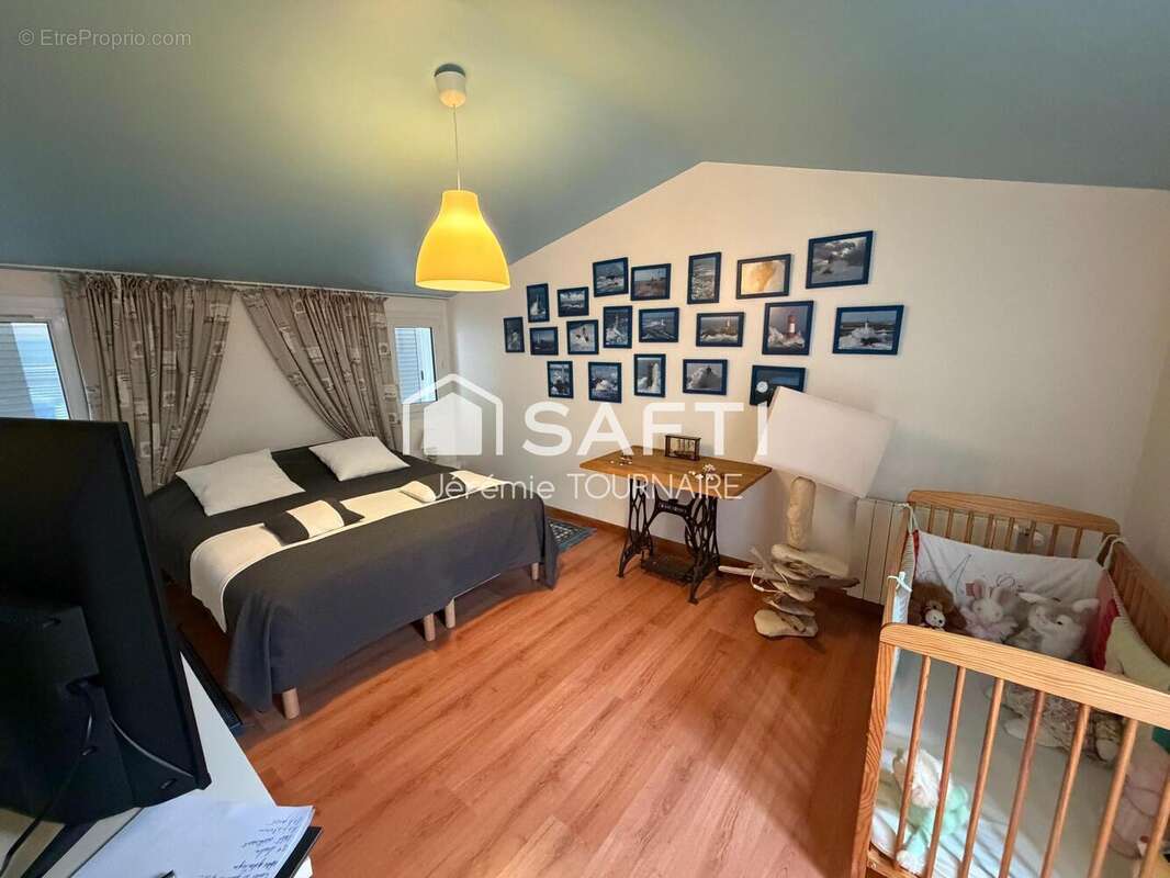 Maison 270 m² à Verines  - photo 9