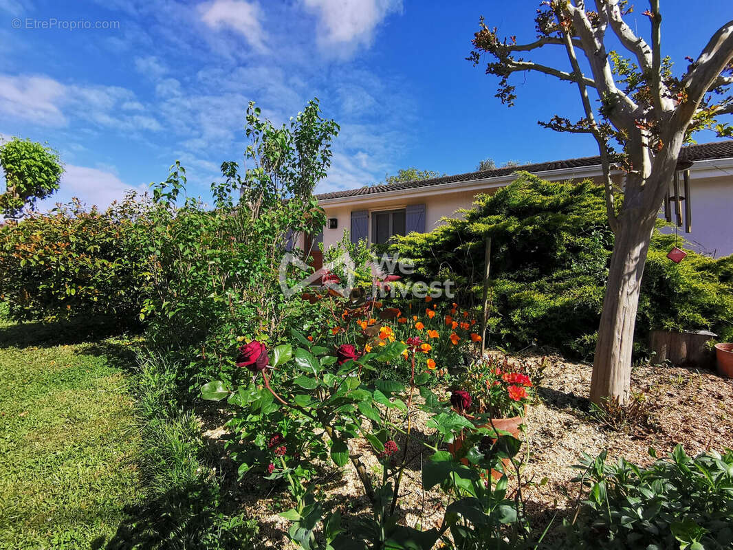 Maison à PRIGNAC-ET-MARCAMPS