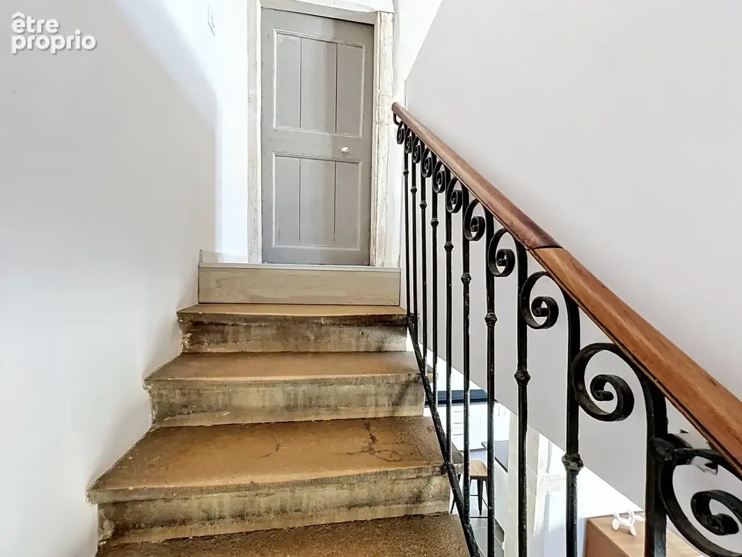 Maison de village avec jardin - 223m2 au cœur du village de Fareins - photo 10