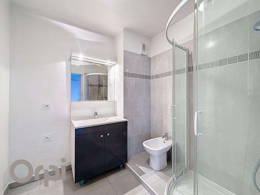 Appartement à ROQUEBRUNE-SUR-ARGENS