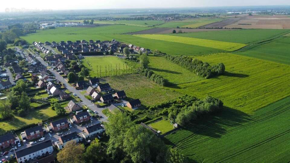 Terrain à CURGIES
