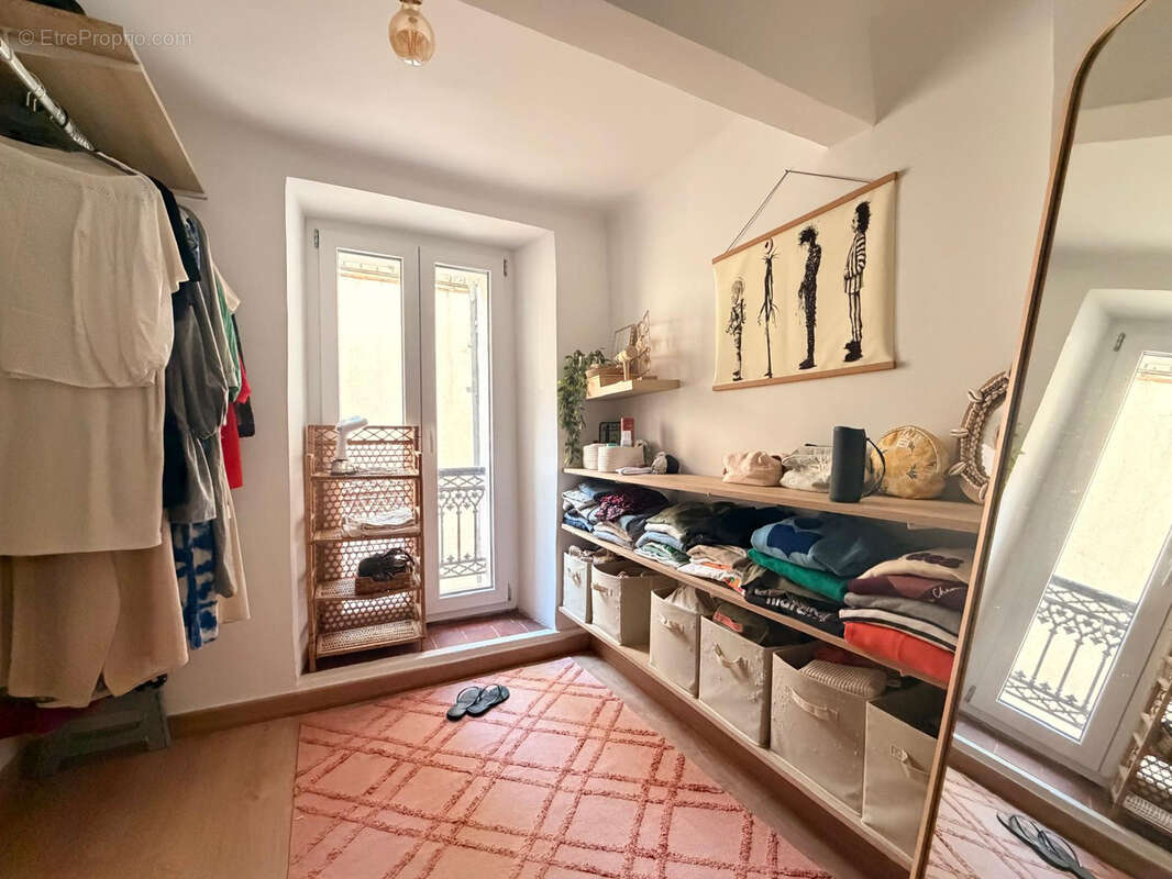 Appartement à MARSEILLE-5E