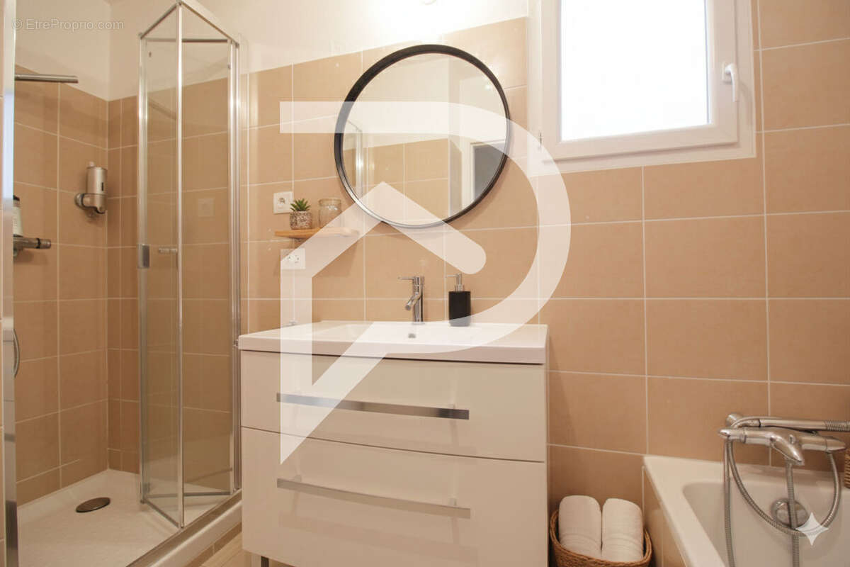 Maison à SAINT-LAURENT-D'AIGOUZE